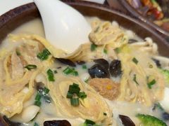 -阿瓦山寨·湘菜现炒·剁椒鱼头王(咸阳总店)