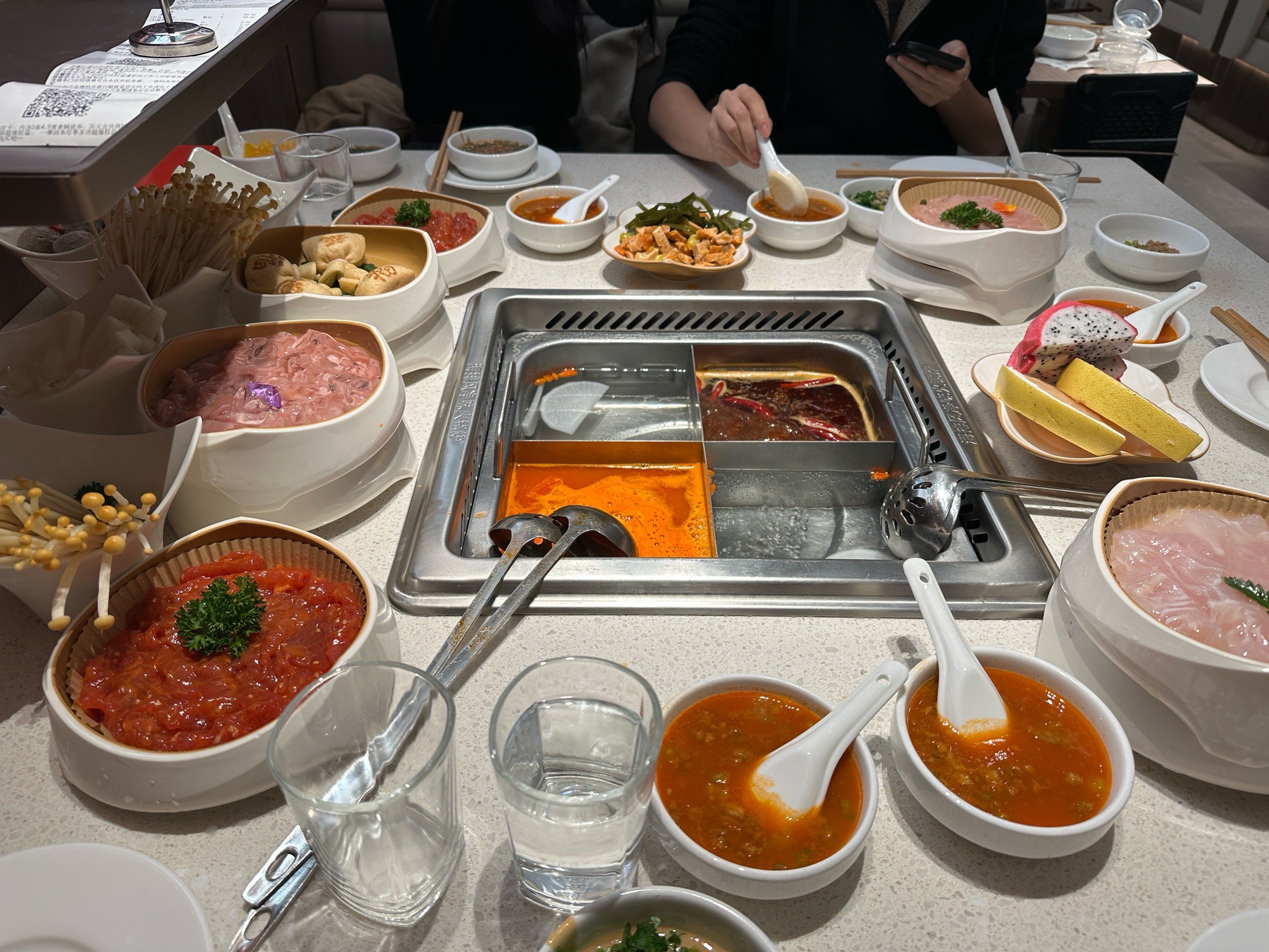 聚餐

📍时间地点:龙湖天街

✨活动亮点:吃海底捞

