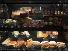面包甜点陈列柜-星巴克(广州动漫星城东区店)