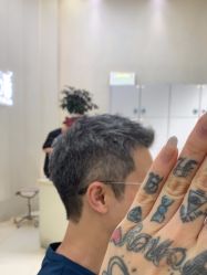 -十六番发型师事务所