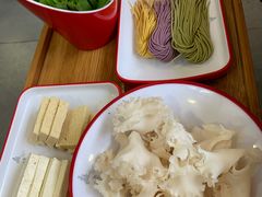 -毛辣果·贵州红酸汤牛肉火锅(西单店)