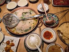 -洱火云南酸菜牛肉火锅(石景山当代商城店)