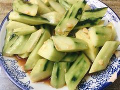 蒜泥黄瓜-壹阁胡羊焖饼(特色小吃街店)