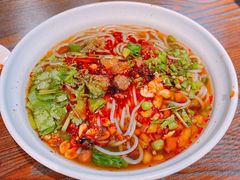 张飞牛肉面-爆炸头阿姨小四川正宗川味小吃(无任何分店)