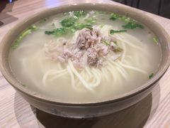 -亮亮面馆(经六路店)