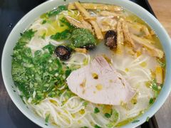 青花椒肘肉面-亮亮面馆(经六路店)