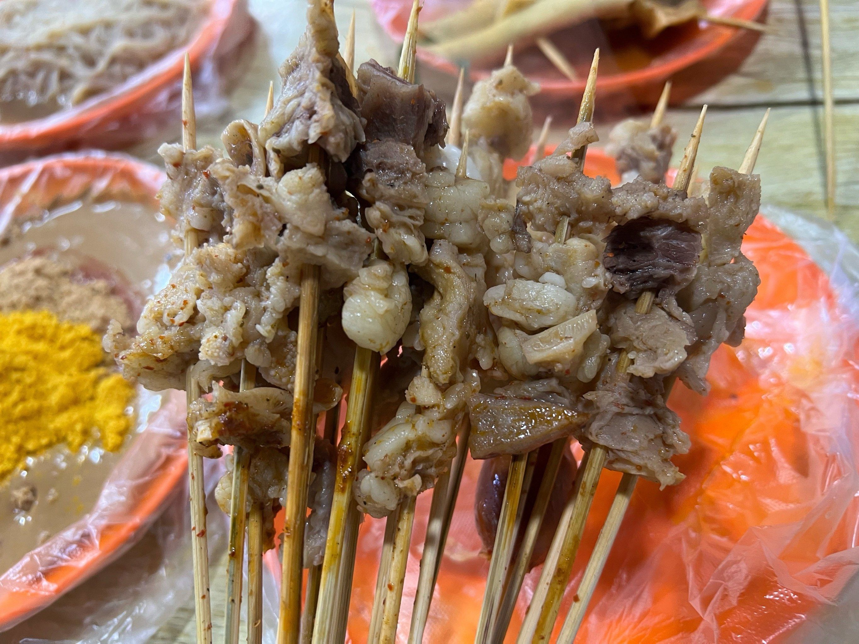 藏在师大夜市里超好吃的一家清真麻辣串,主打筋头巴脑串