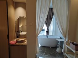 -芮娜皮肤管理·SPA中心