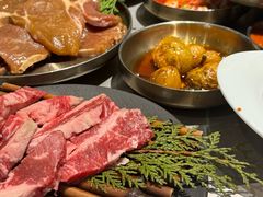 -草家酱蟹炭火烤肉店(珲春南路一店)
