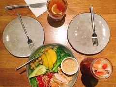 鸡肉牛油果芒果色拉-Wagas沃歌斯(太古汇店)