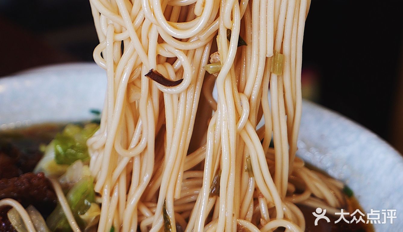 咸菜和拌面真是绝配大肉看着油其实肥而不腻
