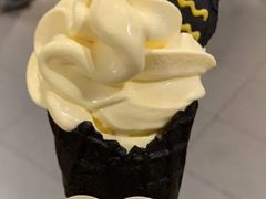 金波闪闪脆皮甜筒-麦当劳(欧亚大观商都店)