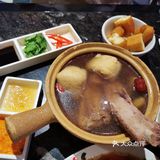 中午直接到芮欧觅食。一眼就看中这家新加坡餐厅