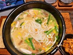 -银米·云南传统过桥米线(双廊黑金冠店)