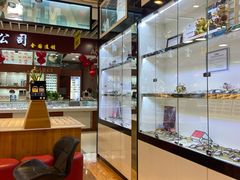 -MiRi眼镜连锁·蔡司·尼康控优点合作店(莘庄店)