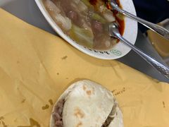 胡辣汤-老马家马蓉蛋菜夹馍·腊牛肉夹馍(回民街店)