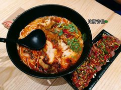 酸菜鱼米线-云味馆过桥米线(皇庭广场店)