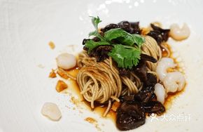 Mushroom Oil Three-Shrimp Hot Noodles