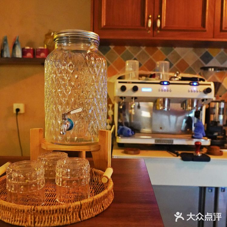 日咖夜酒很快乐