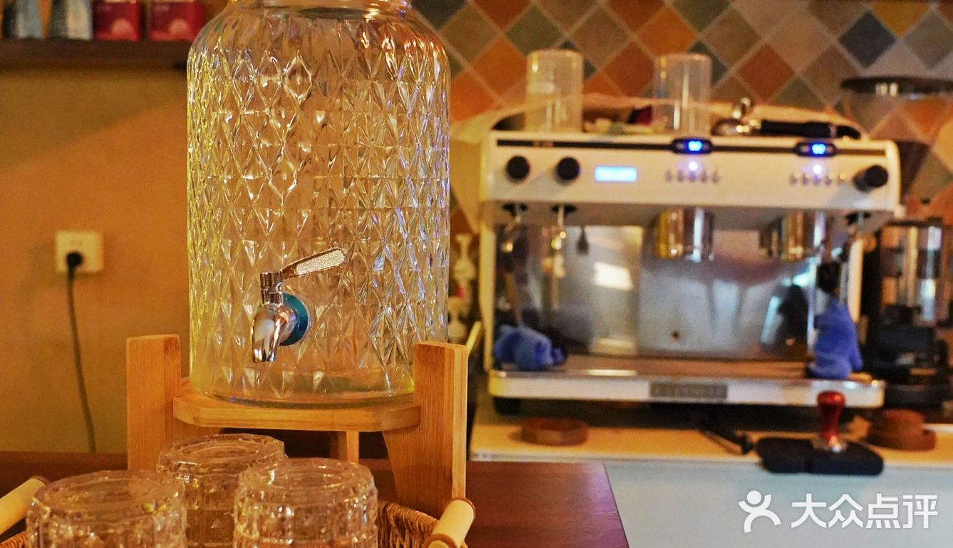 日咖夜酒很快乐