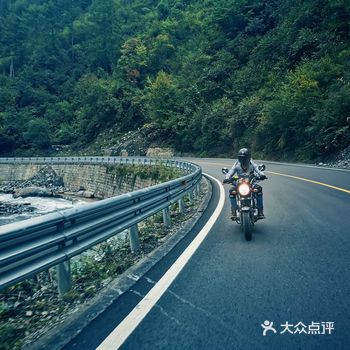 如果自驾算是一场旅行，那摩旅就是一场修行吧