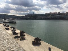 -多瑙河畔鞋履雕塑