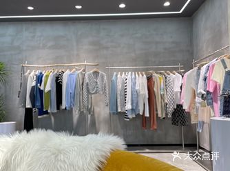 新发现一家女装工作室在写字楼 刚刚开业几天