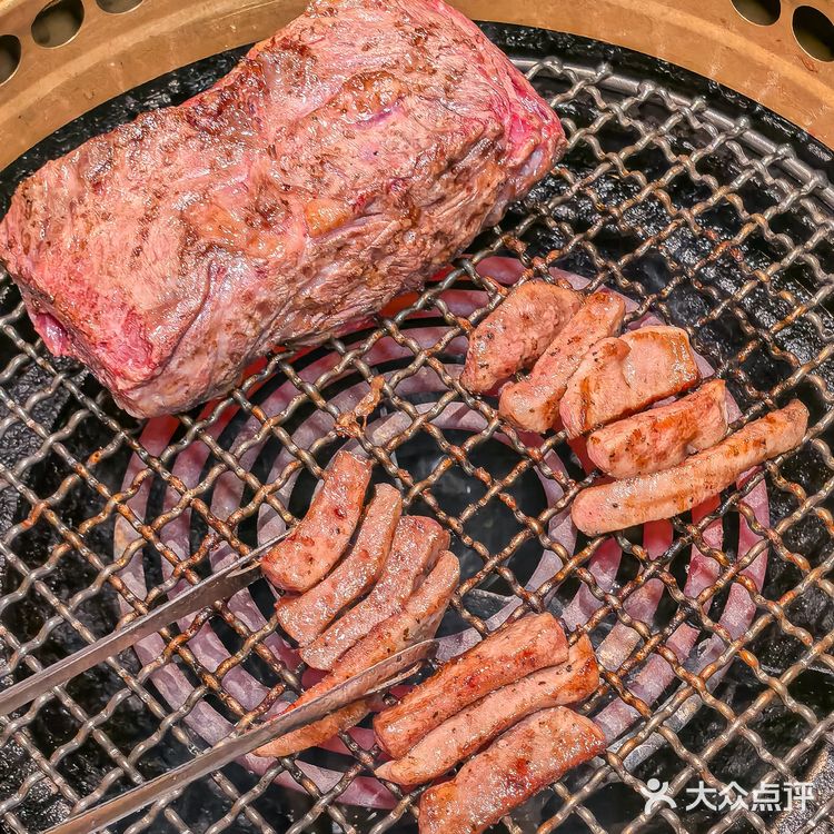 就在万象城🎄有Kitty猫的圣诞烧肉来啦!