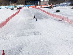 -荣盛康旅野三坡滑雪场