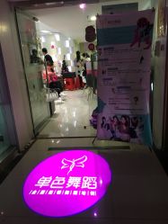 大门口-单色舞蹈