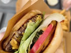 经典芝士牛肉堡-魏斯理汉堡(西安沣东吾悦店)