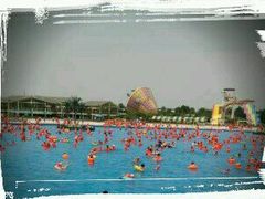 -黄河谷马拉湾海浪浴场