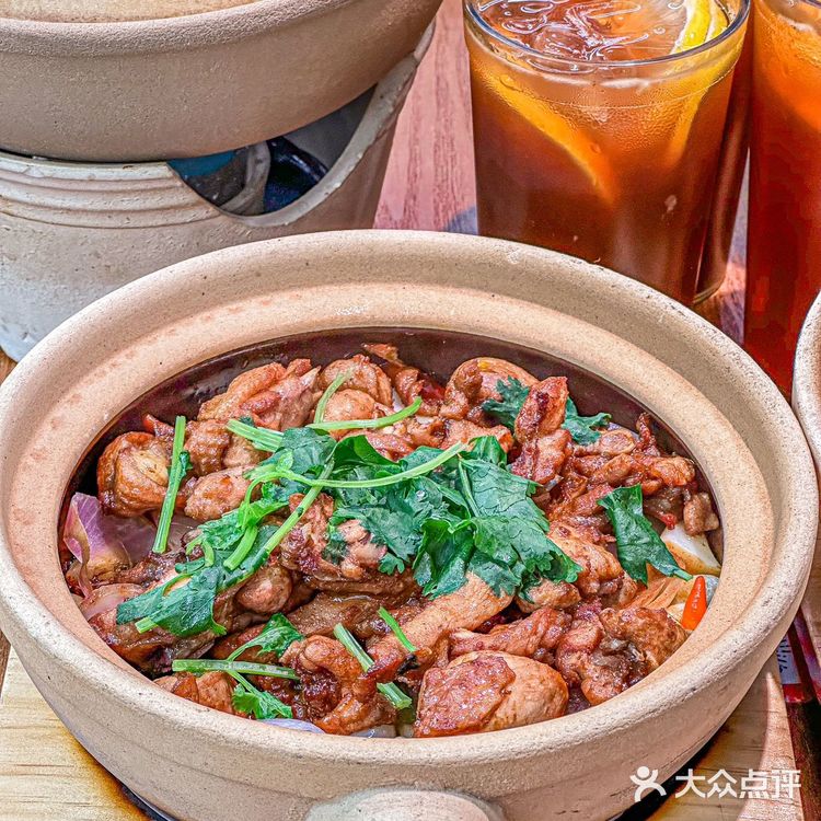 来王府井一定要尝尝他家的砂锅煲 逛街逛累了