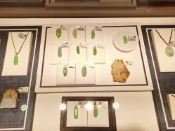 -北京七彩云南翡翠珠宝旗舰店(月坛店)