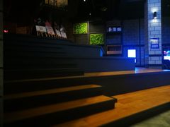 等候区的阶梯座位-CGV影城(源著IMAX店)