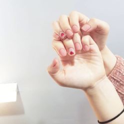 -朵拉定制美妆美甲