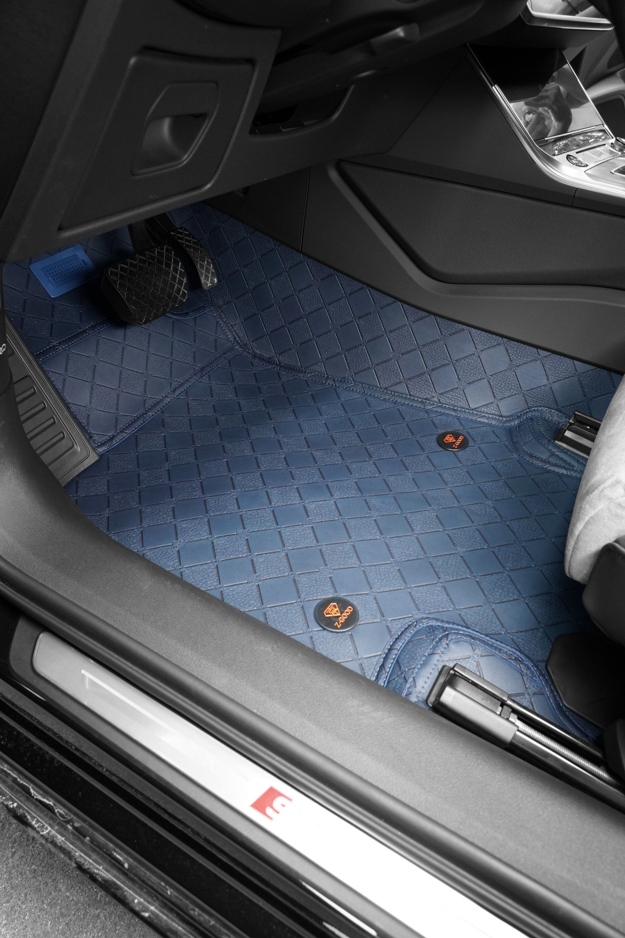 奥迪 a6l 脚垫成功上车