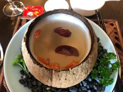 椰皇炖土鸡汤-七号私厨·百年洋楼