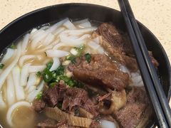 崩沙腩汤河-潮園·香港牛腩粉麵