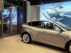 -TESLA 特斯拉(上海太古汇体验店)