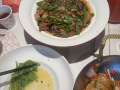 -阿瓦山寨·湘菜现炒·剁椒鱼头王(咸阳总店)