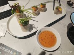 牛油果芒果软壳蟹米纸-美奈小馆·越南料理(中航城君尚购物中心店)