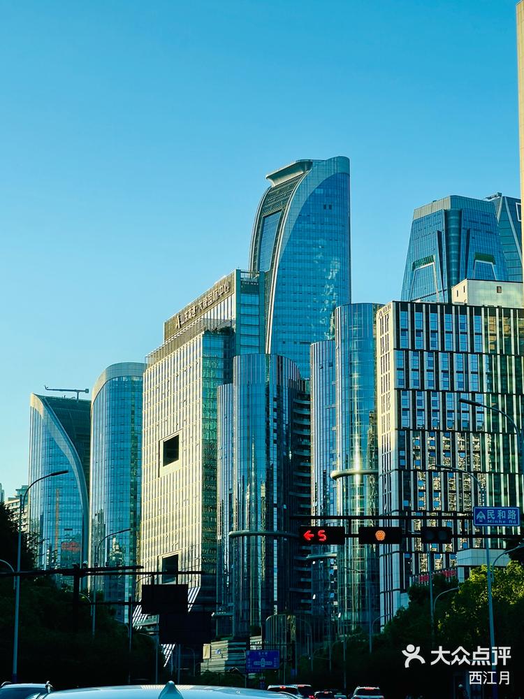 钱江世纪城最气派的街口