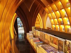 -钟书阁(松江泰晤士小镇店)