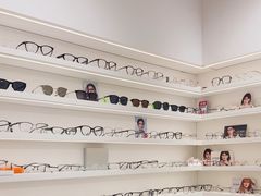 -美式眼镜·授权蔡司.依视路.尼康.豪雅.明月(南翔印象城店)
