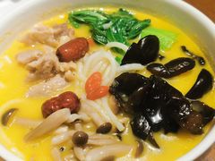 -云海肴·汽锅鸡·云南菜(天山百盛优客店)