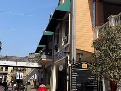 -王府井奥莱临潼小镇(临潼店)