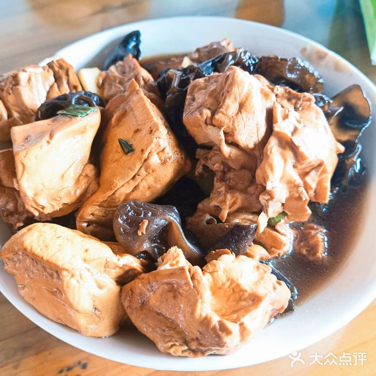 # 绍兴历史保护街区美食