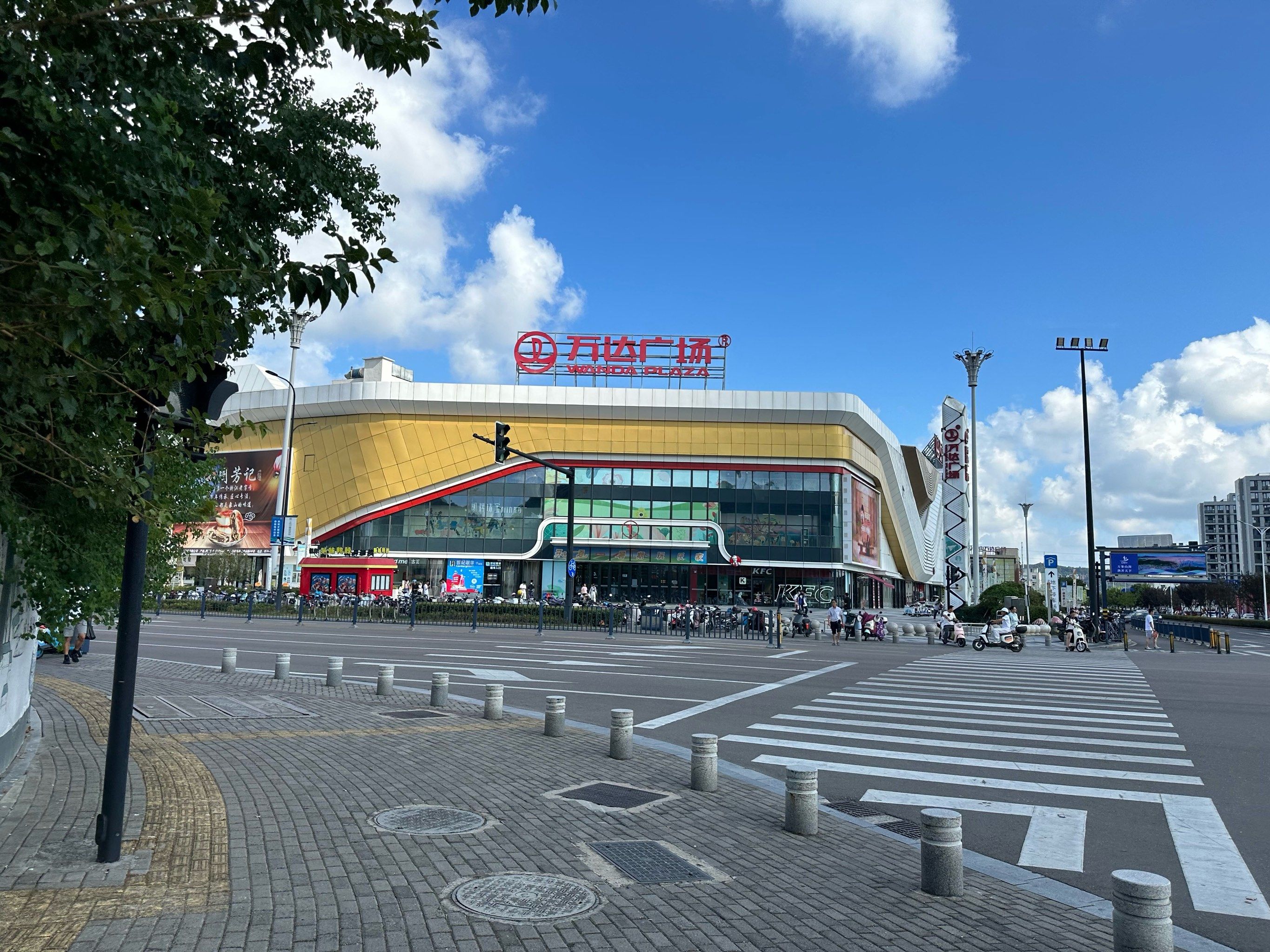 象山万达是象山比较重要的商业广场之一,就开在汽车客运中心的对面