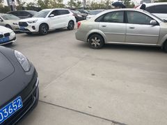 -奕欧来上海购物村停车场